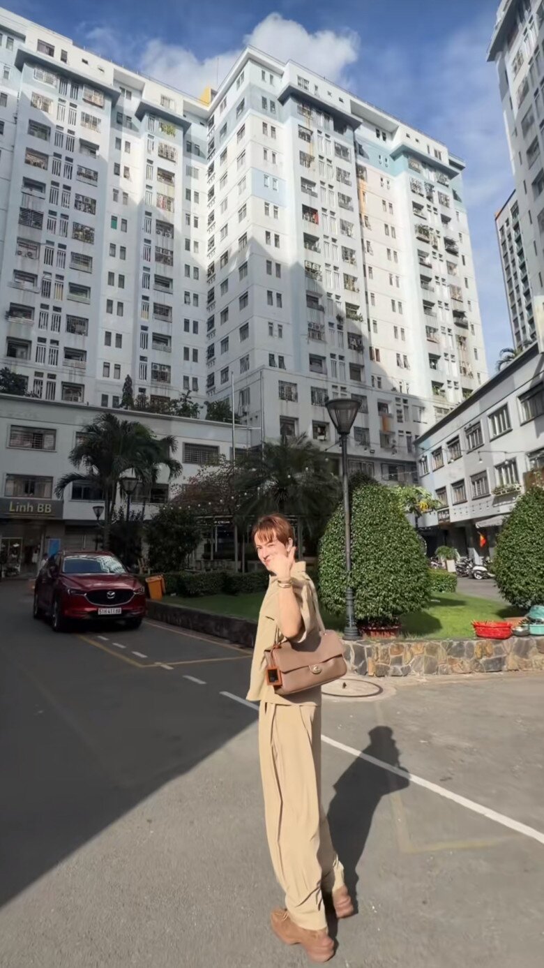 Kelbin Lei ghé thăm địa điểm quay bộ phim Tiệm Bánh Hoàng Tử Bé.