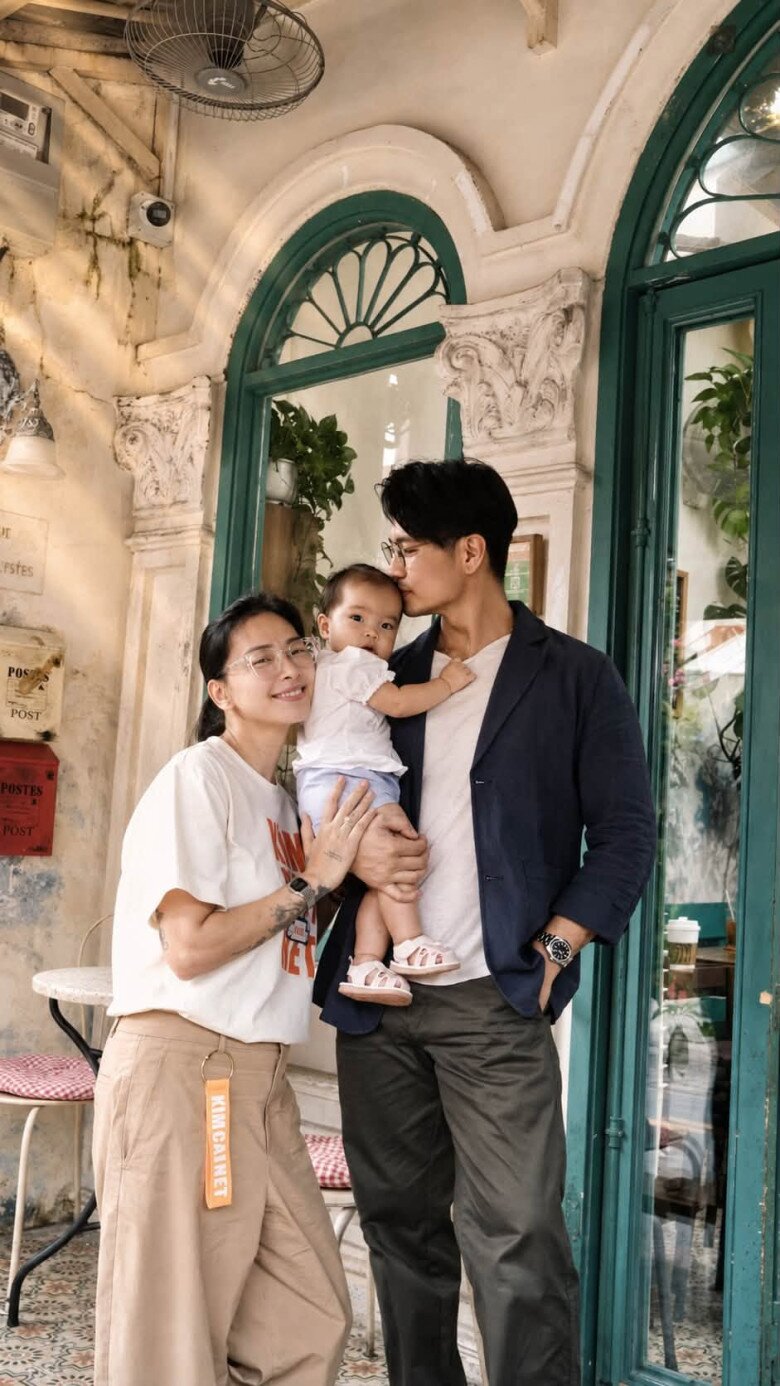 Đả nữ hiện đang tận hưởng cuộc sống hôn nhân vô cùng viên mãn bên ông xã Huy Trần và cô con gái 1 tuổi.