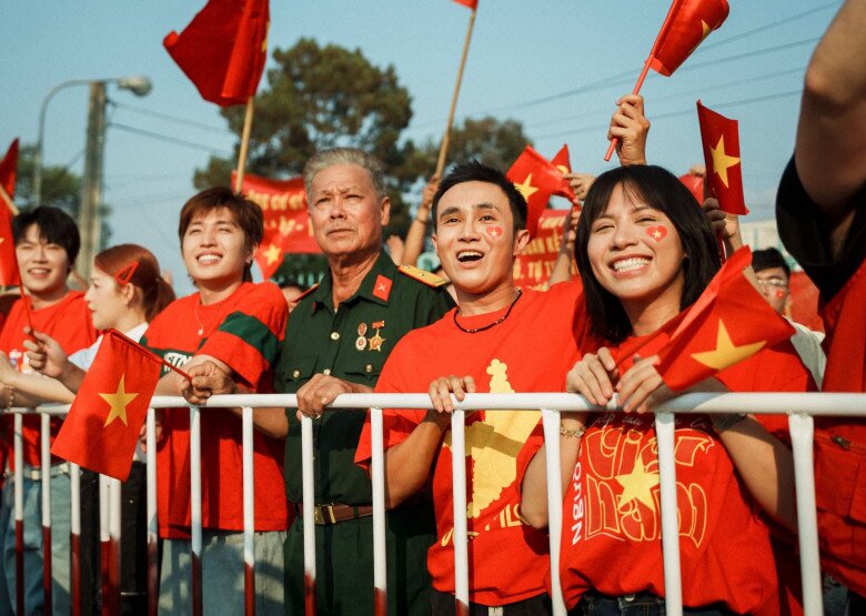NSƯT Cao Minh đã tự tập đi đứng bằng một chân và duy trì trạng thái tâm lý kể cả khi đã trở về nhà.