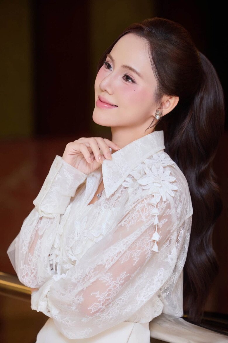 Minh Thu là nữ diễn viên thực lực bước ra từ trường Đại học Sân khấu - Điện ảnh Hà Nội.