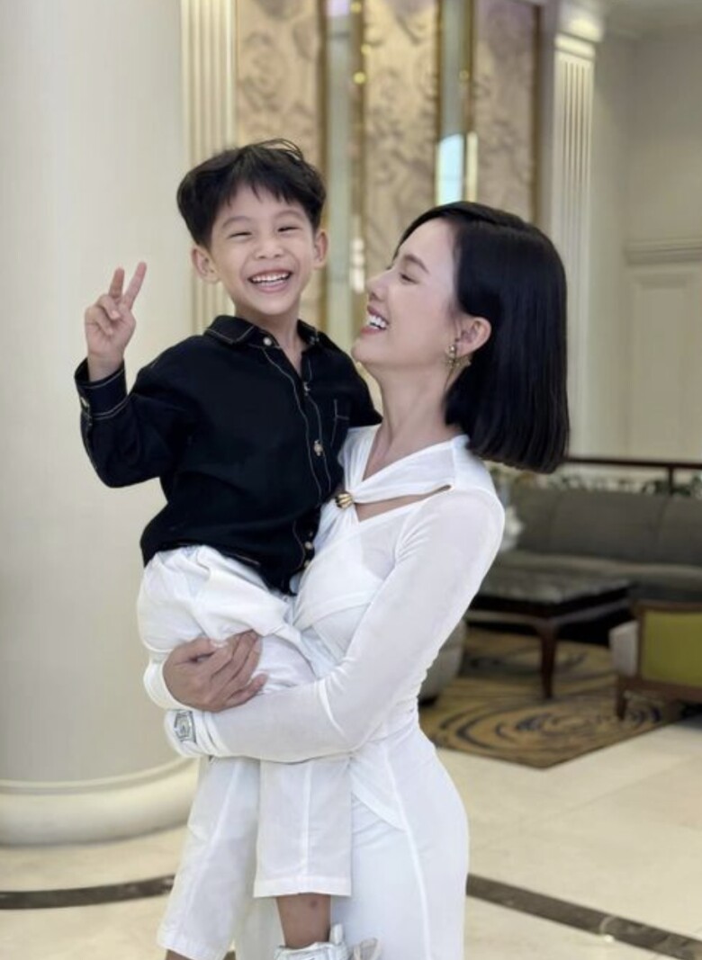 Minh Thu hiện đã có một cậu con trai kháu khỉnh.