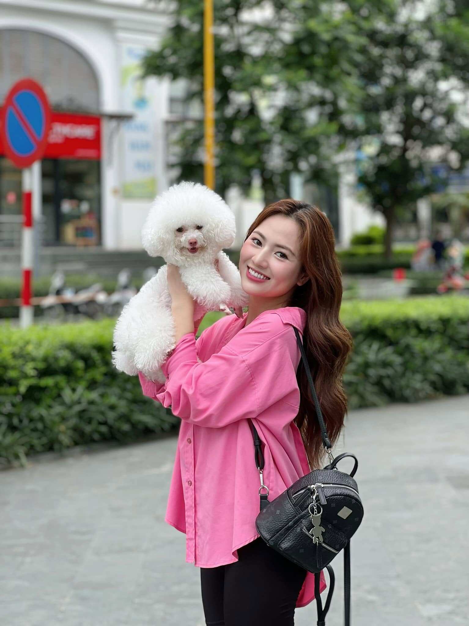So với những ngày mới ra trường, cô cho rằng bản thân đã thay đổi khá nhiều, cả trong cuộc sống lẫn tư duy nghề nghiệp.