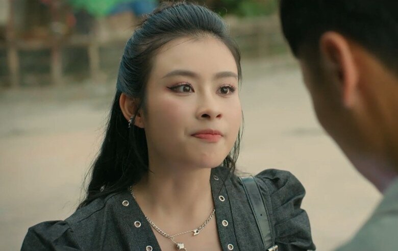 Sự quyết liệt trong tình yêu khiến Mỹ Vân trở thành một trong những nhân vật phụ được chú ý nhất phim.