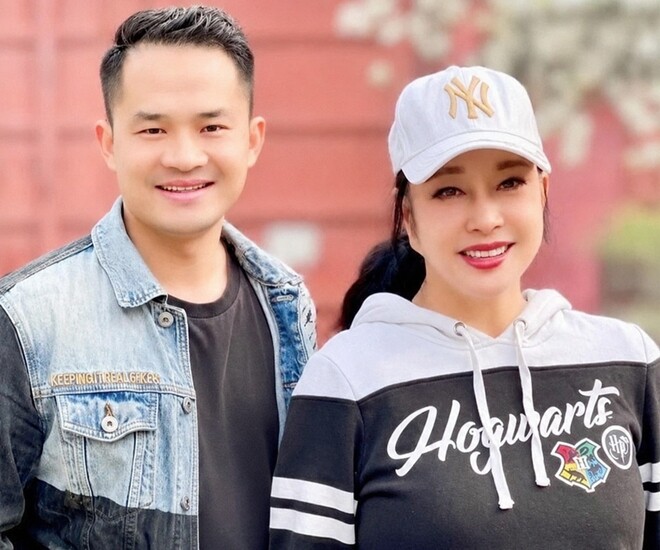 Nhiếp ảnh gia Cổ Kha và Lưu Hiểu Khánh. 