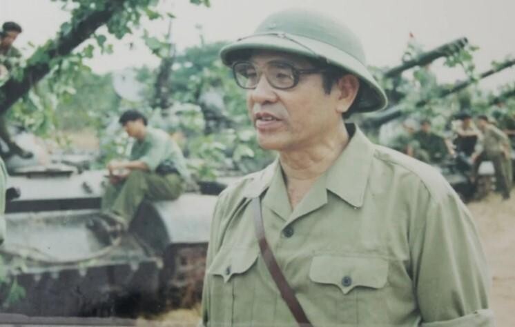 Ông từng nhận 2 Huy chương Vàng danh giá.