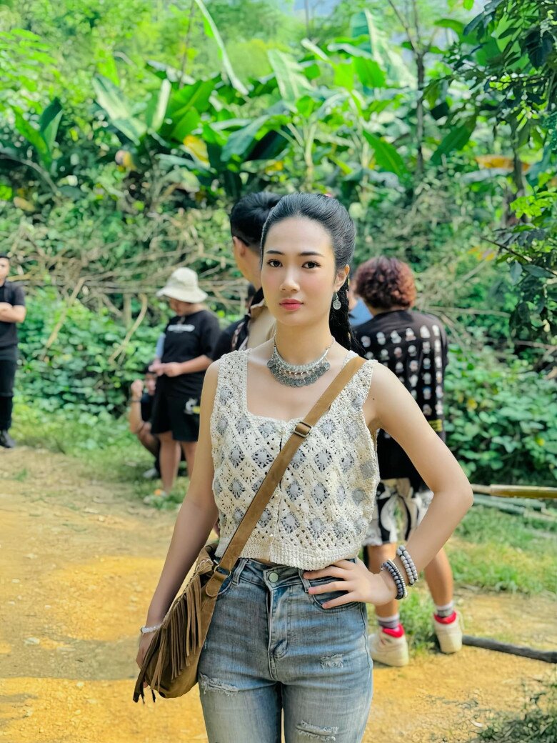 amp;#34;Phó giám đốcamp;#34; nóng bỏng trên VTV: Là amp;#34;người tình màn ảnhamp;#34; quen thuộc của Duy Hưng, ngoài đời trắng trẻo dịu dàng - 4