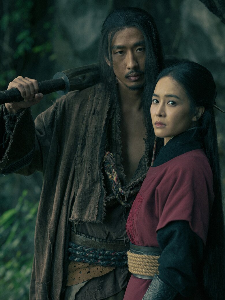 Johnny Trí Nguyễn từng cho biết cả Tuấn Trần và Trần Thiên Tú đều không có nền tảng võ thuật chuyên nghiệp nên phải tập luyện nghiêm túc trước khi bước vào các cảnh chiến đấu..