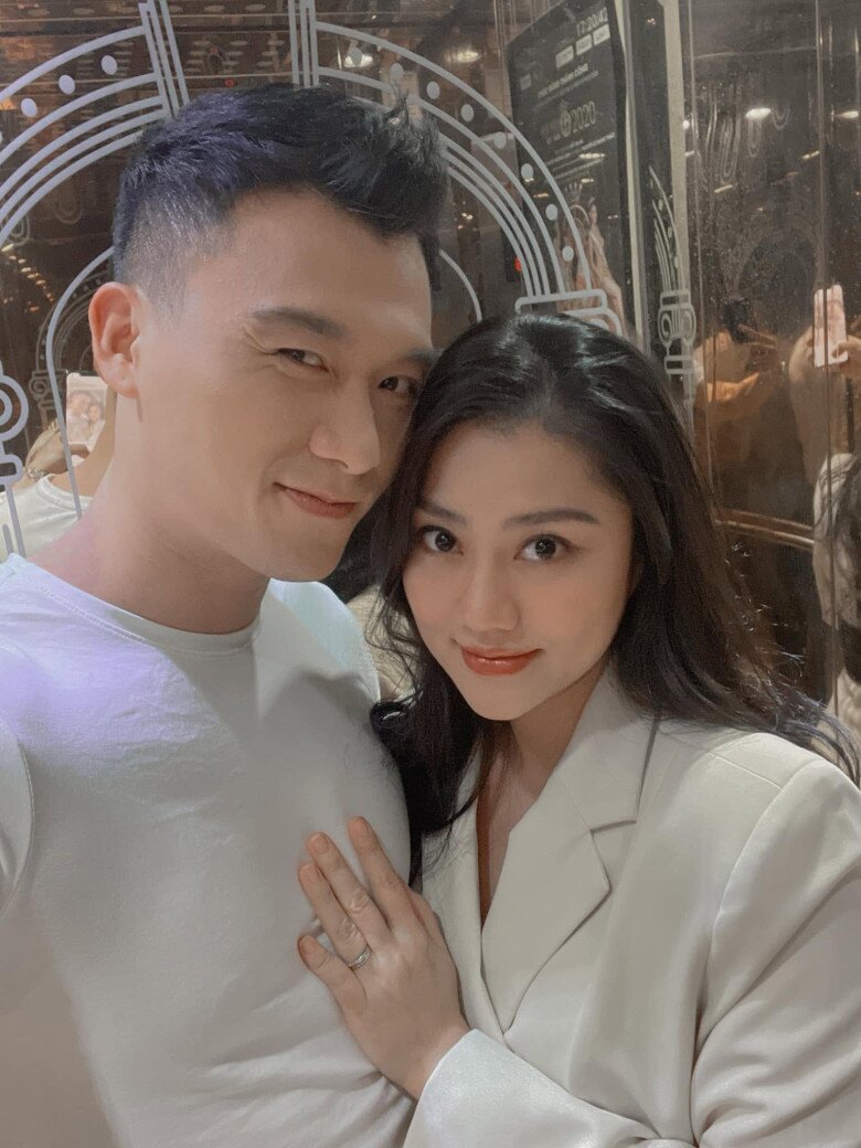 Xuân Phúc có hôn nhân đáng ngưỡng mộ bên bà xã ngoài ngành xinh đẹp – Trúc Thanh.