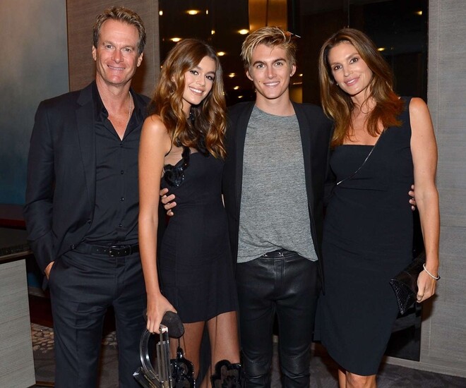 Gia đình 4 thành viên của Cindy Crawford.