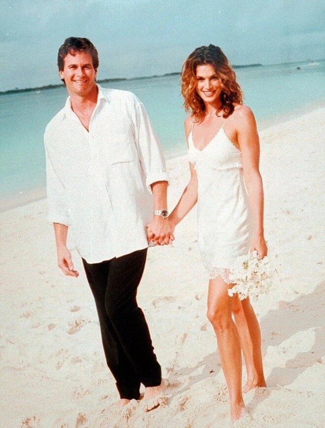 Hình ảnh Cindy Crawford rạng rỡ trong đám cưới với ông xã Rande.