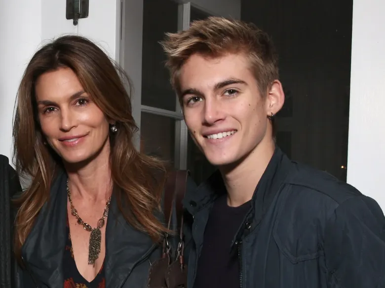 Cindy Crawford suy sụp vì cái chết đột ngột của con trai ở tuổi 27.