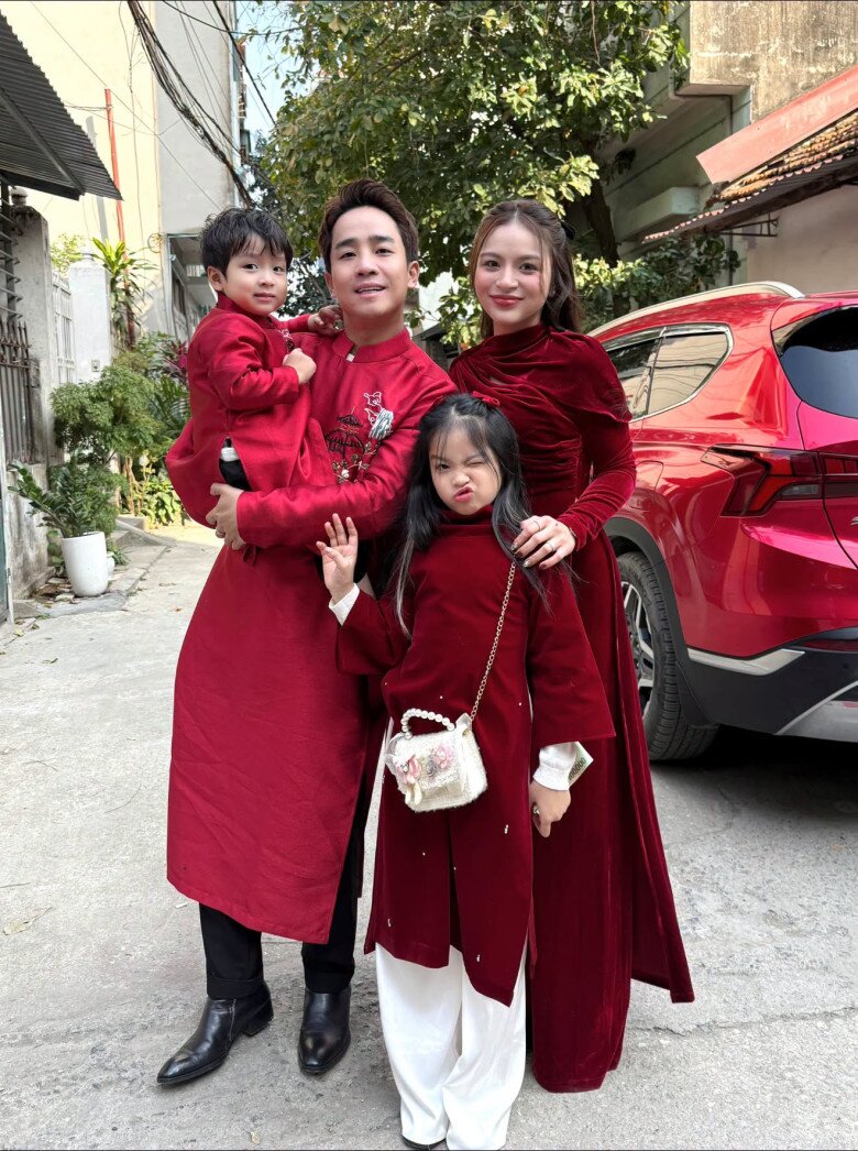 Nam diễn viên thường dành thời gian rảnh rỗi để đưa vợ con đi du lịch hâm nóng tình cảm.