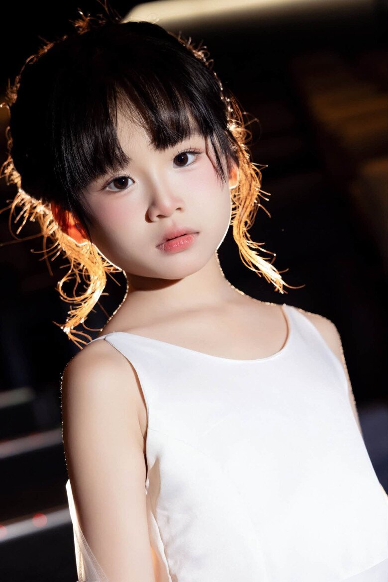 Ngoài phim ảnh, Gia Tuệ còn tham gia đóng quảng cáo, làm người mẫu nhí.