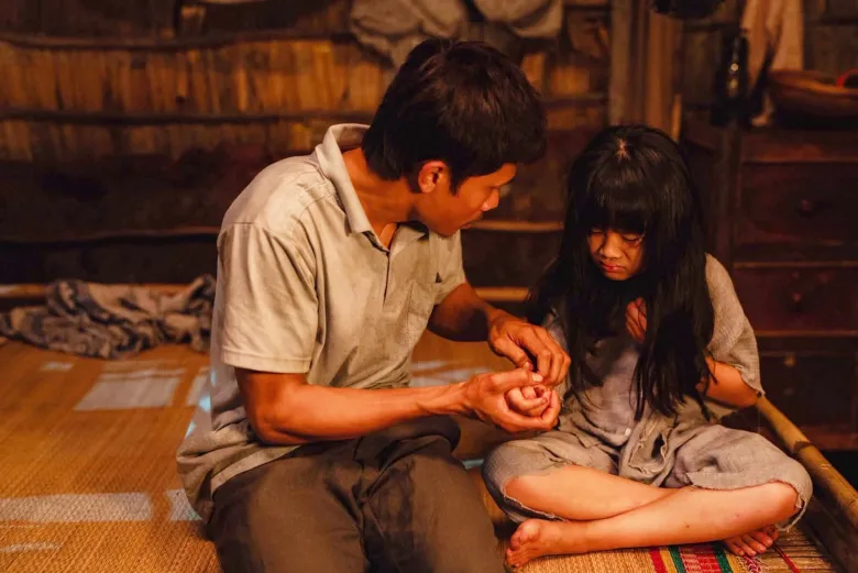 Cô bé vào vai Thương, con gái của Đen (Phương Nam đóng).