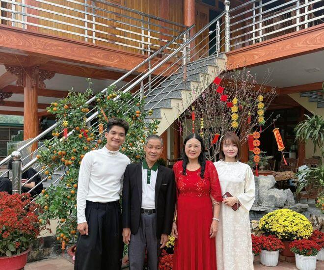 Nam diễn viên từng cùng chị gái xây cho bố mẹ ngôi nhà có tổng diện tích 380m2 ở quê.
