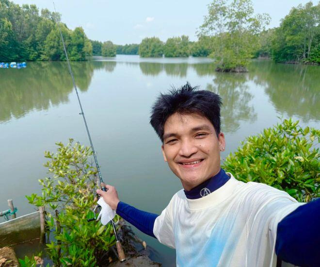 Nam diễn viên thường tiêu tiền cho thú vui câu cá.