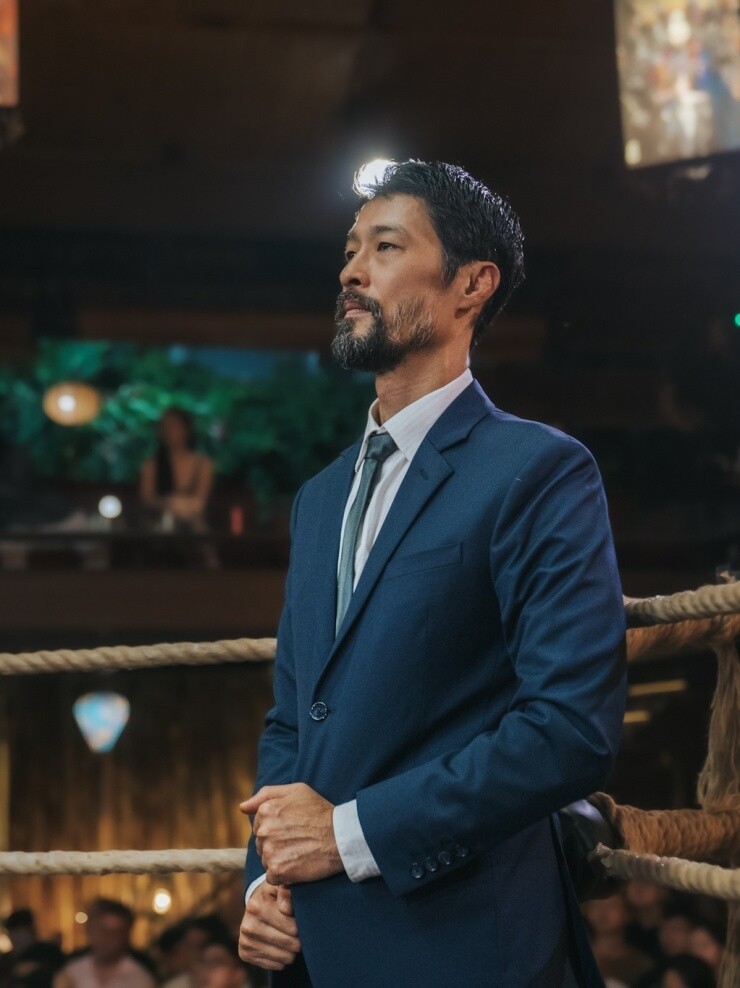 Johnny Trí Nguyễn cho biết ekip đã dành khoảng nửa năm để nghiên cứu, luyện tập và xây dựng hệ thống võ thuật riêng cho phim.