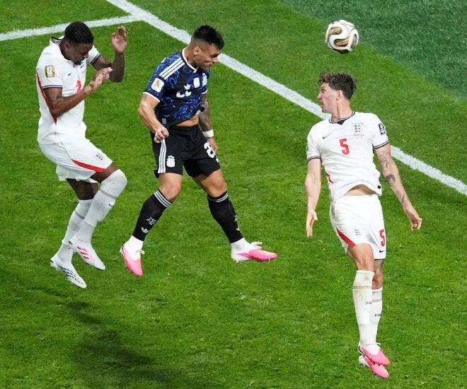Lautaro Martínez là cái tên được chú ý sau cú đánh đầu ghi bàn quyết định, giành lấy chiến thắng 2-1 trước tuyển Anh.