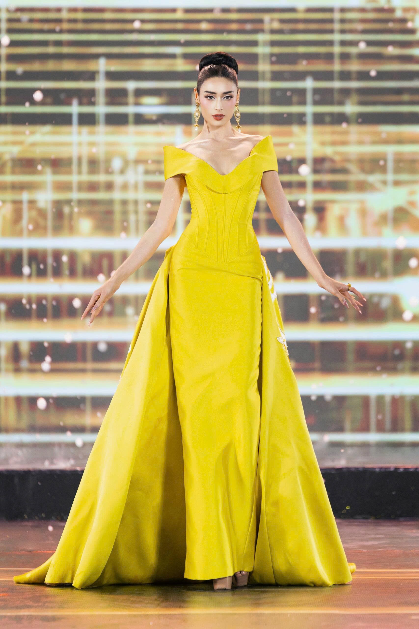 Trực tiếp Chung kết Miss Grand Vietnam 2026: Tân Hoa hậu chính thức gọi tên amp;#34;bông hồng laiamp;#34; Emoura Phạm - 29
