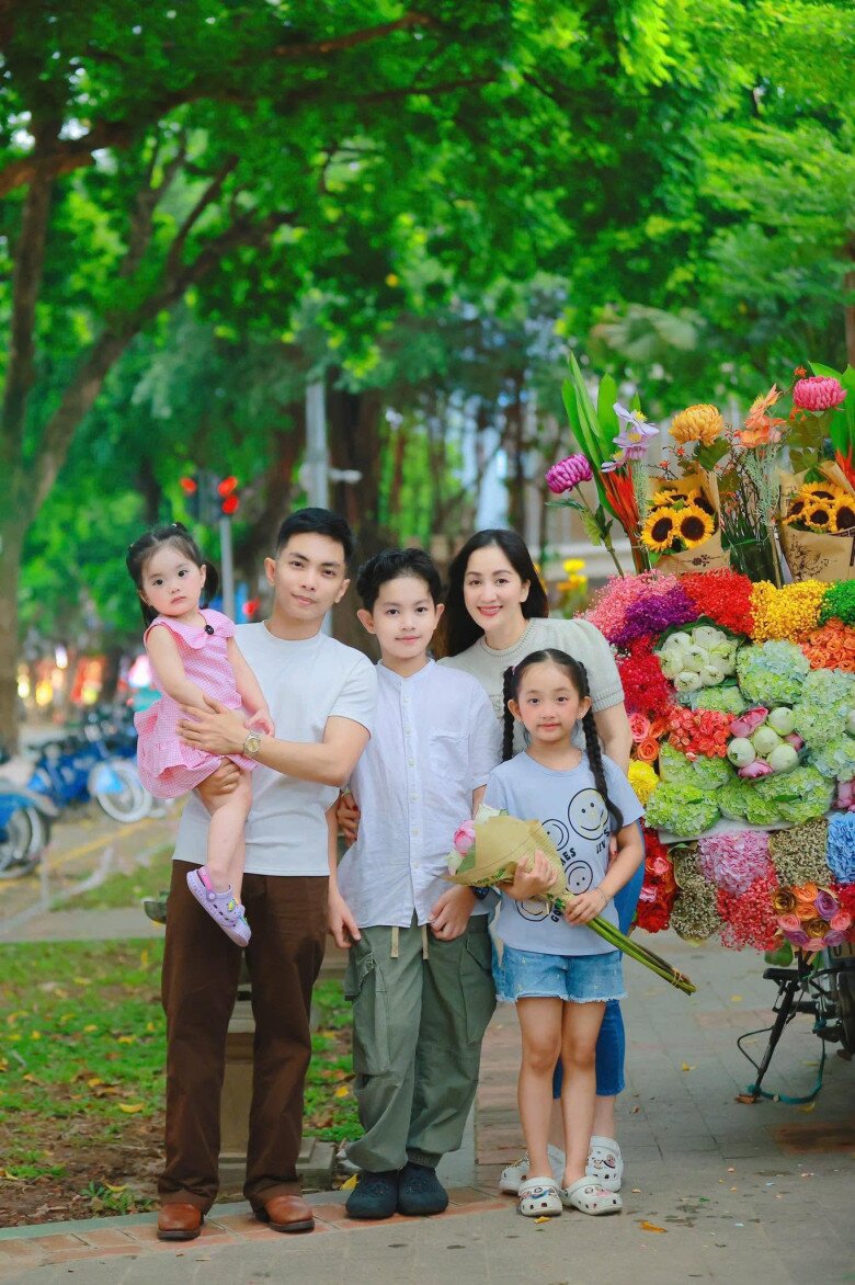 Gia đình hạnh phúc của Khánh Thi và Phan Hiển.