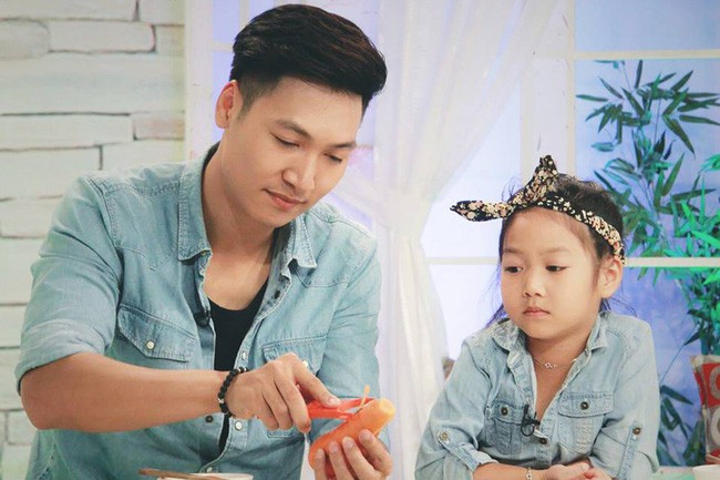 Bé gái đáng yêu trong amp;#34;Bố ơi! Mình đi đâu thế?amp;#34; nay thành thiếu nữ xinh như hoa, ở biệt thự 600m2 - 2