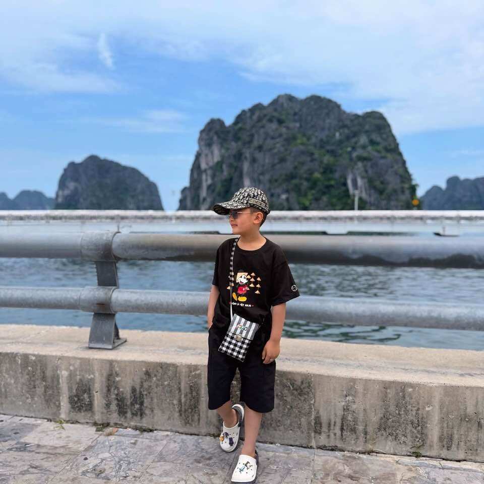 Quý tử của Đan Trường ngồi máy bay hạng thương gia đi du lịch khắp nơi, ngày càng ra dáng doanh nhân giống mẹ - 3
