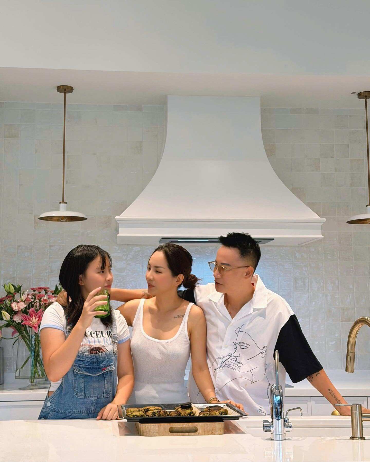 Gia đình Hoàng Bách và Thanh Thảo sinh sống trong căn biệt thự khang trang ở ngoại thành TP HCM.