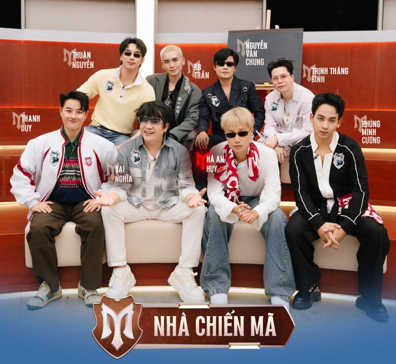 Nhà Chiến Mã do Hà An Huy dẫn dắt gồm BB Trần, Phùng Minh Cương, Thanh Duy, Đại Nghĩa, Trịnh Thăng Bình, Thuận Nguyễn và Nguyễn Văn Chung.