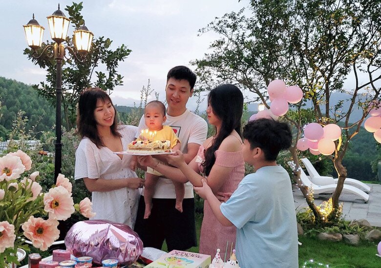 Bé gái đáng yêu trong amp;#34;Bố ơi! Mình đi đâu thế?amp;#34; nay thành thiếu nữ xinh như hoa, ở biệt thự 600m2 - 9