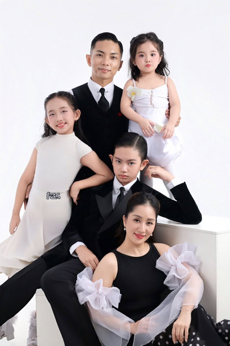 Các con của Khánh Thi và Phan Hiển đều tiếp xúc với nghệ thuật từ nhỏ.