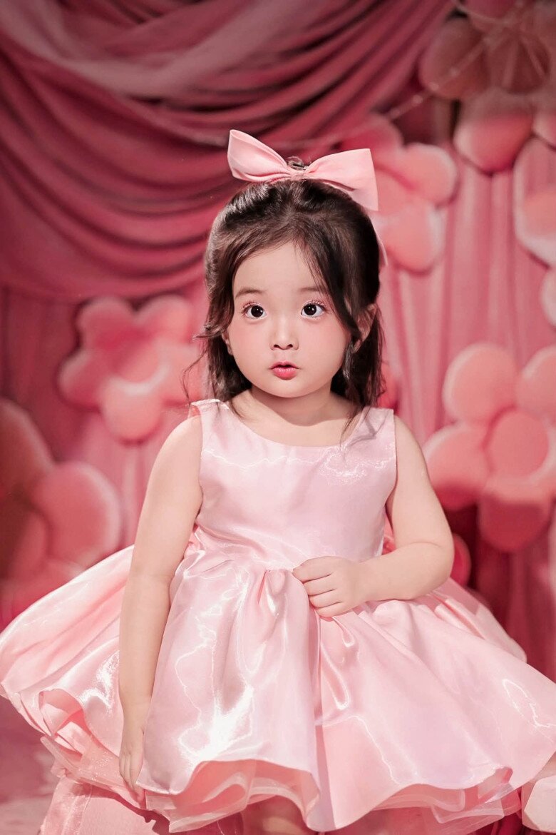 Con gái út của Khánh Thi và Phan Hiển là một trong những “hot kid” trên mạng xã hội.