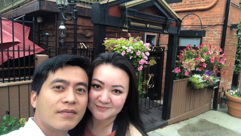 Xuȃn Mai có cuộc sṓng hạnh phúc bên ȏng xã Việt kiḕu.