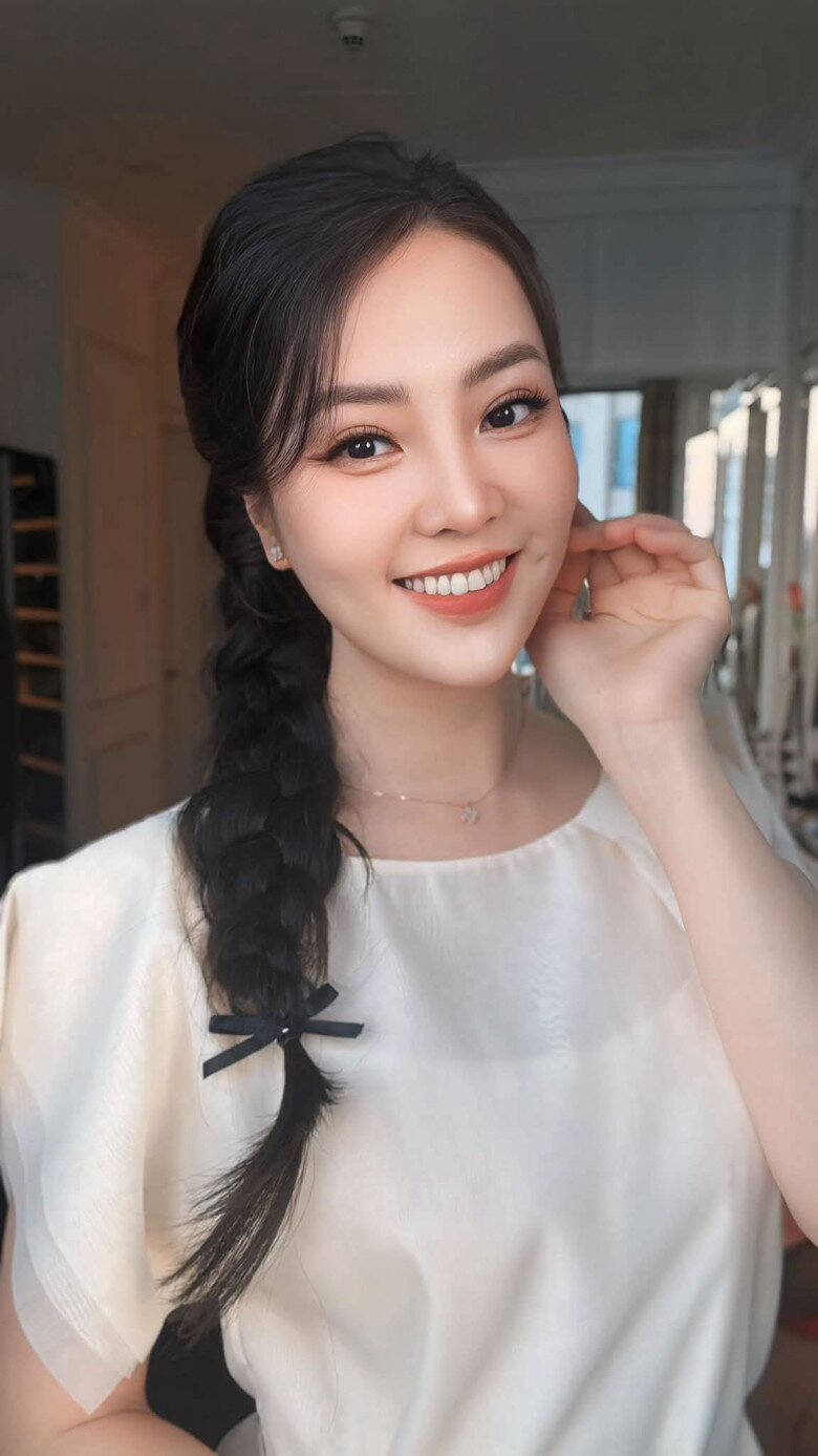 Á hậu Thụy Vân được gia đình và bảo mẫu hỗ trợ chăm con thứ 2.