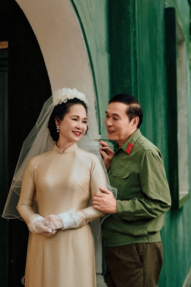 Nam nghệ sĩ có cuộc sống viên mãn bên NSND Lan Hương Bông.