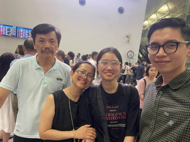Gia đình hạnh phúc của NSND Trung Anh.