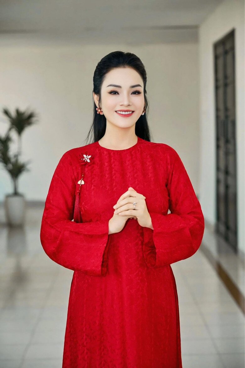 NSƯT Tân Nhàn ghi dấu ấn qua giọng hát truyền cảm, khai thác âm nhạc truyền thống.