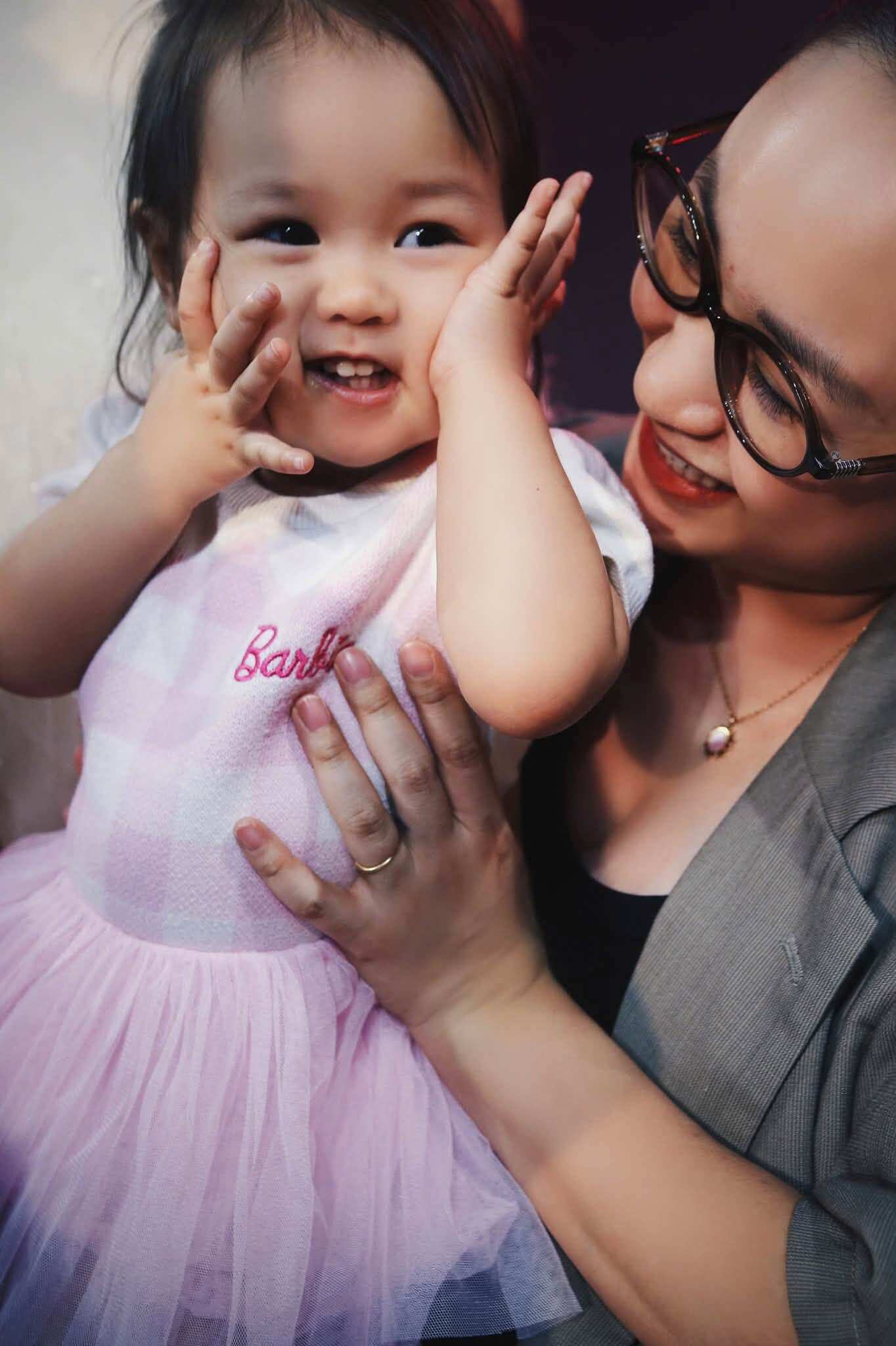 Vẻ dễ thương, lanh lợi của bé Bao Bao.