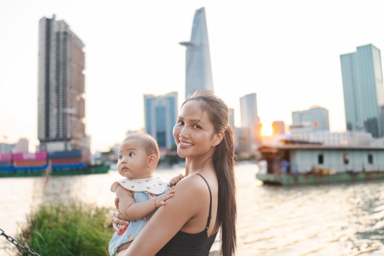 Bé Harley dạn dĩ khi tiếp xúc với những người xung quanh.