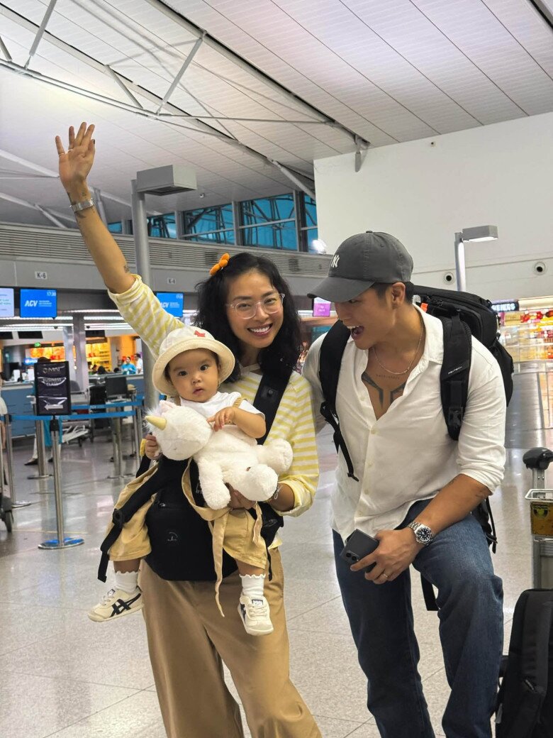 Ngô Thanh Vân và Huy Trần đưa con gái về Na Uy thăm quê ngoại.