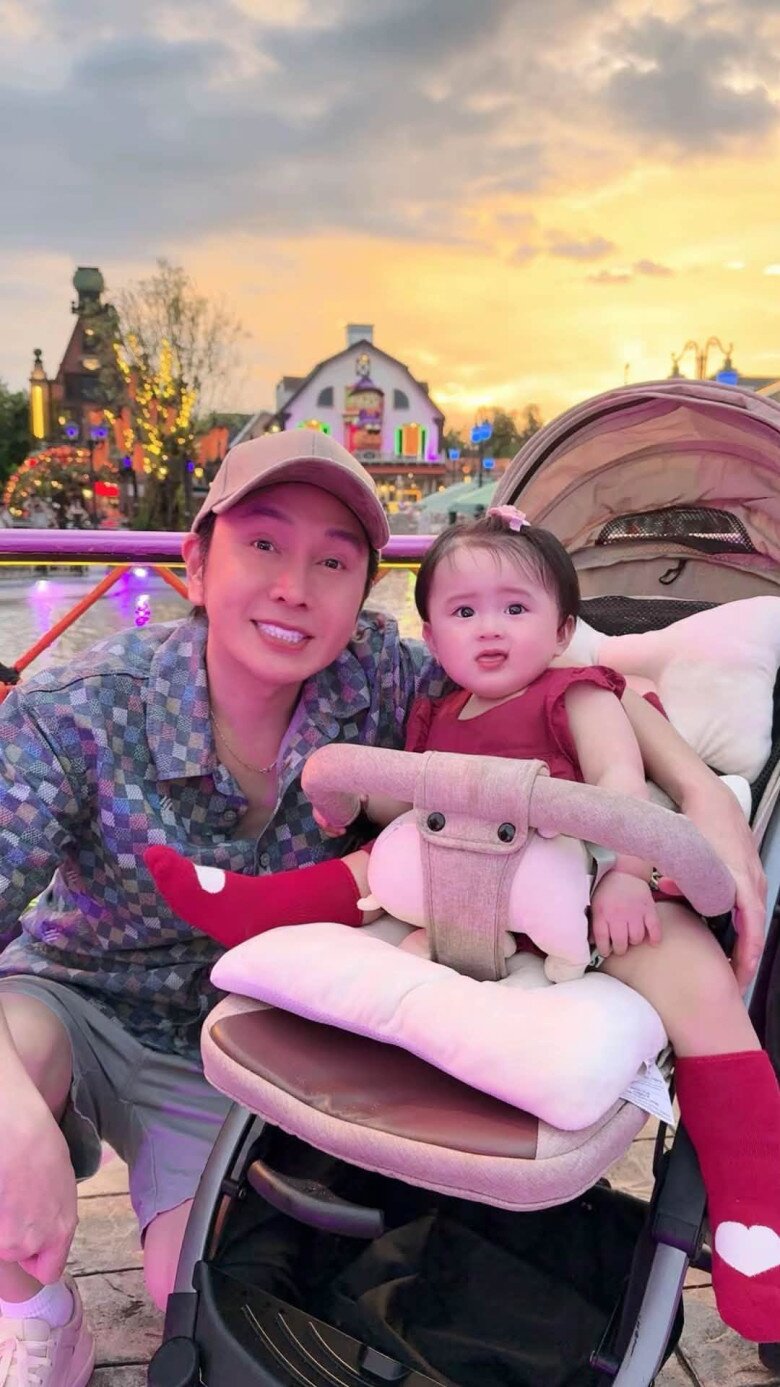 NSƯT Vũ Luân cưng chiều con gái đầu lòng hết mực.