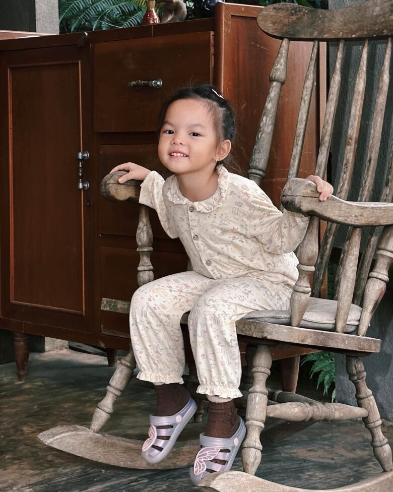 Con gái út xinh xắn, hưởng hết nét đẹp của Phạm Quỳnh Anh.