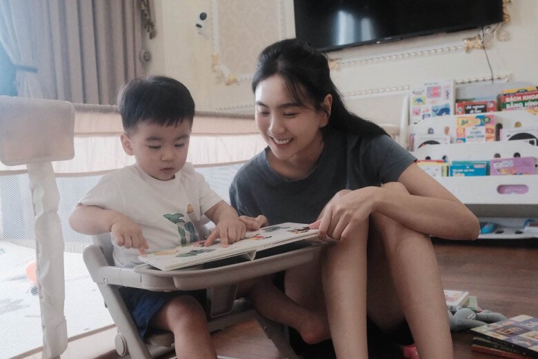 MC Mai Ngọc thường xuyên khoe những khoảnh khắc đời thường của con trai lên mạng xã hội.