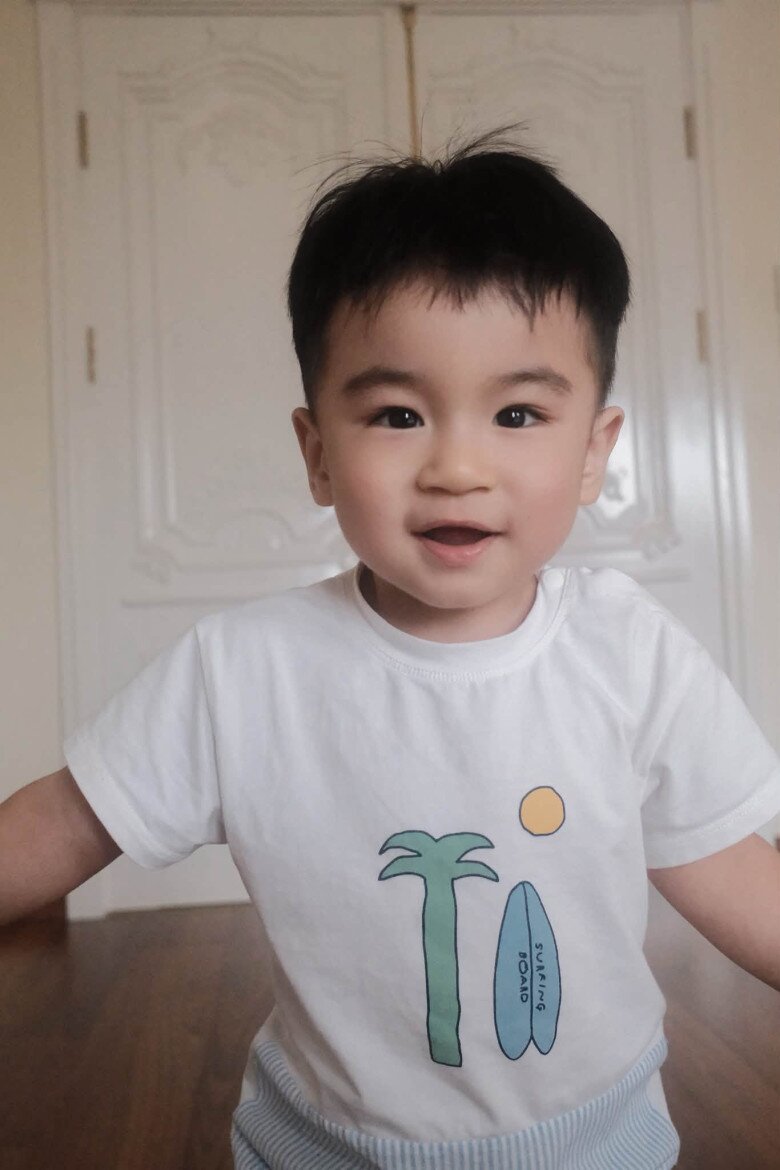 Bé Panda được mẹ chăm khéo nên phát triển vượt trội, rất hoạt bát và kháu khỉnh.