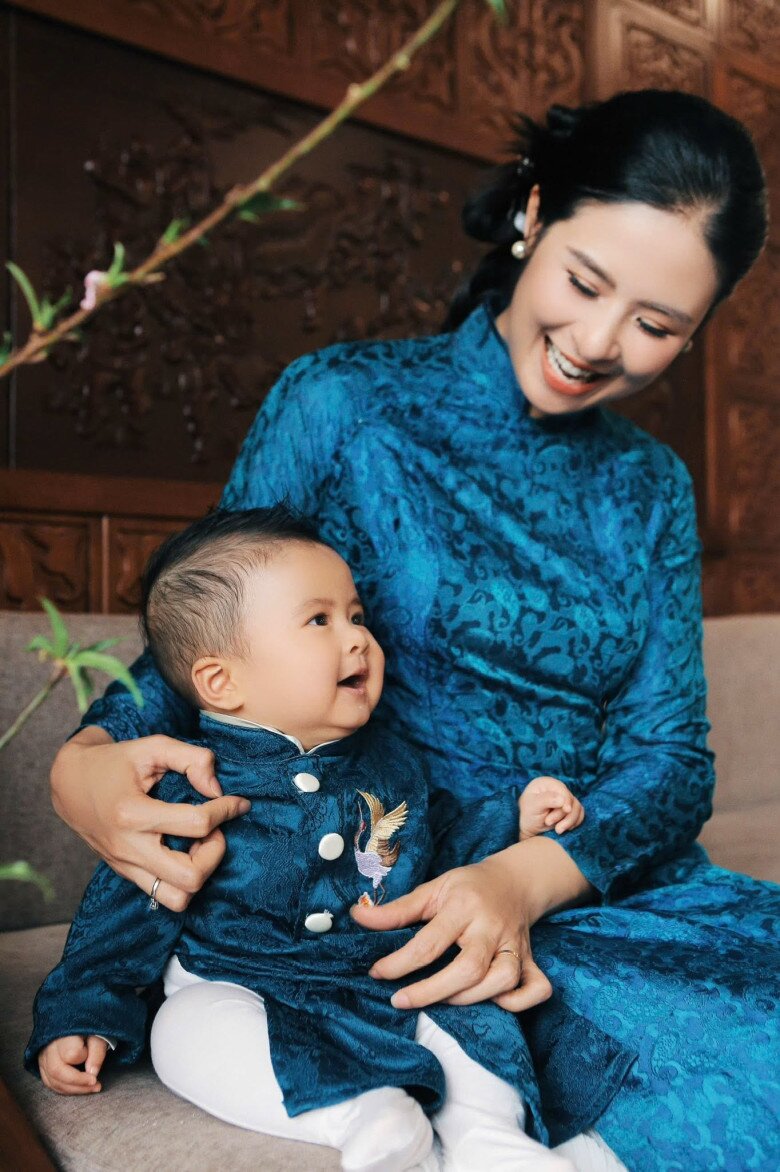 Hoa hậu Ngọc Hân chú trọng rèn nếp kỷ luật, khuôn khổ cho con trai từ sớm.