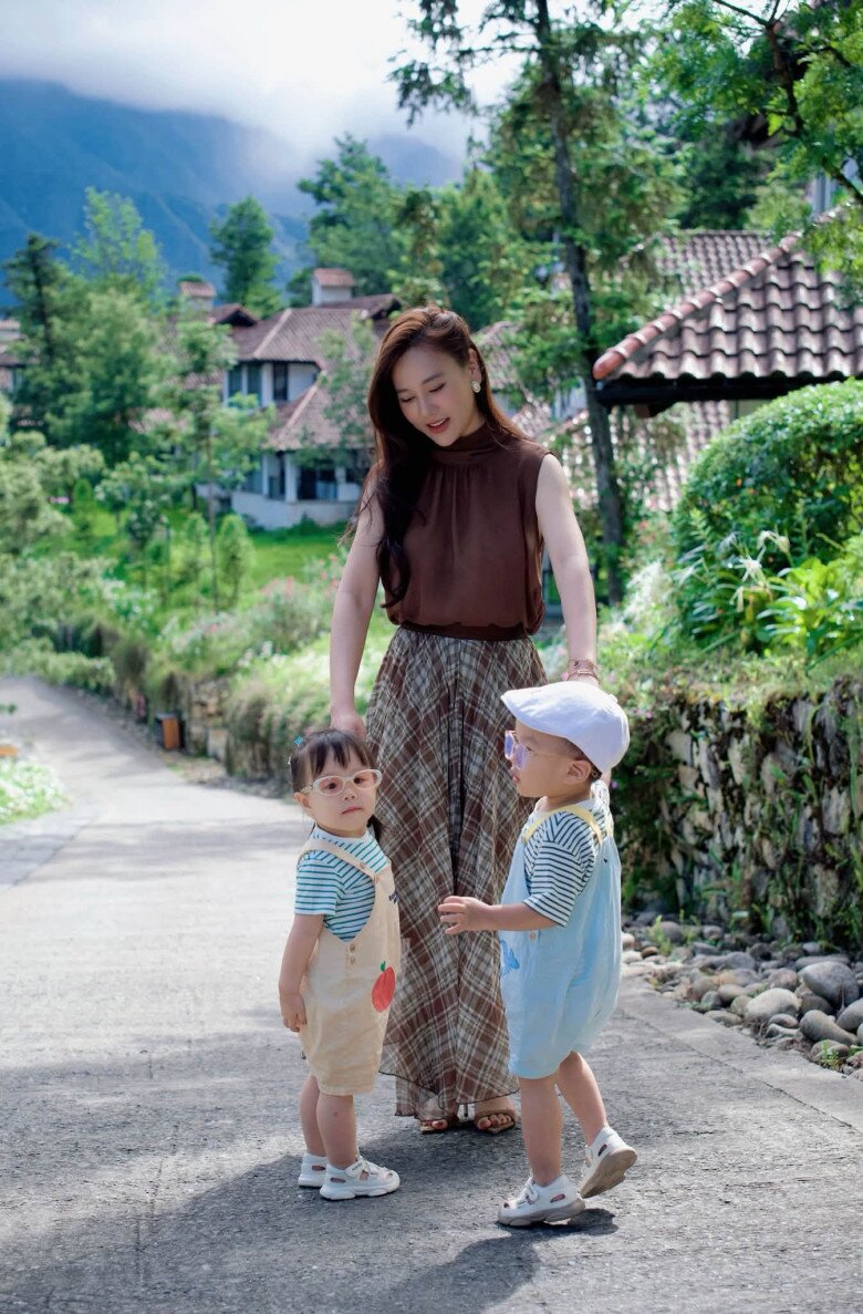 2 con song sinh của Phương Oanh có tính cách đối lập nhau.