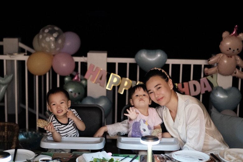 Phương Oanh được khen ngợi nuôi dạy con khéo léo.