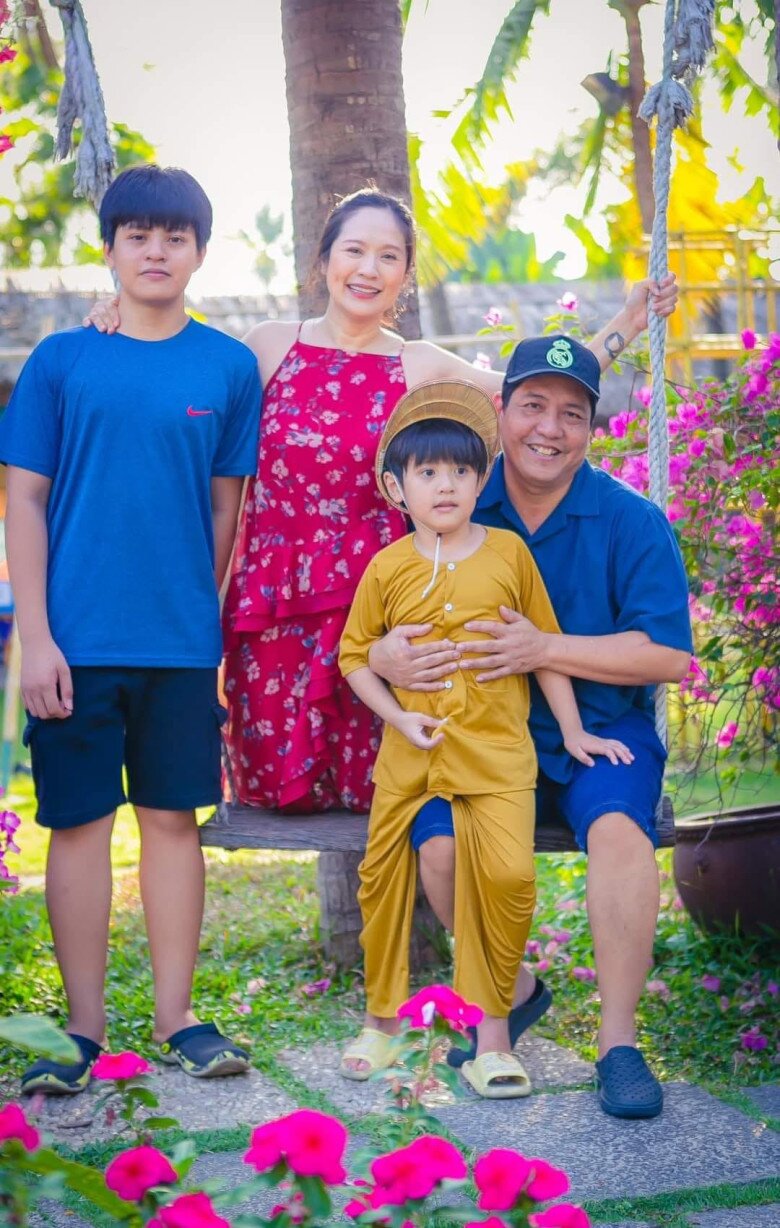 Vợ chồng Thanh Thúy và Đức Thịnh được khen nuôi dạy con khéo léo.