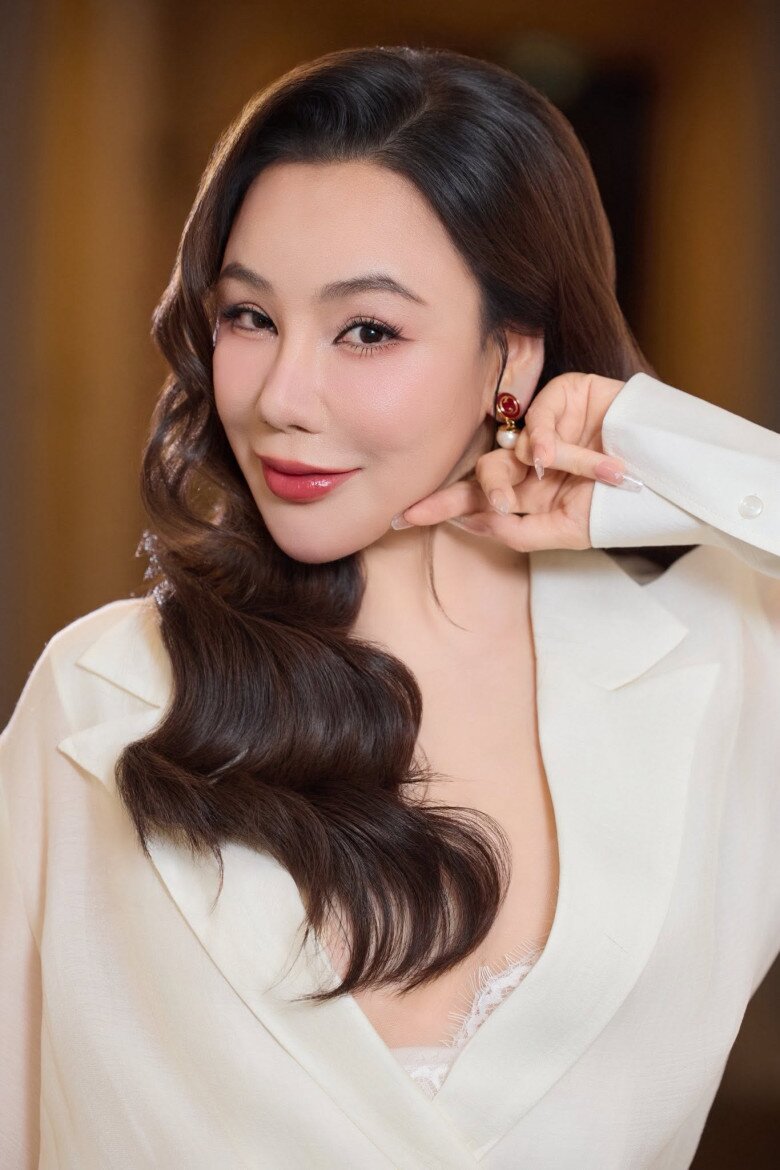 Nữ ca sĩ từng được giữ lại trường giảng dạy.
