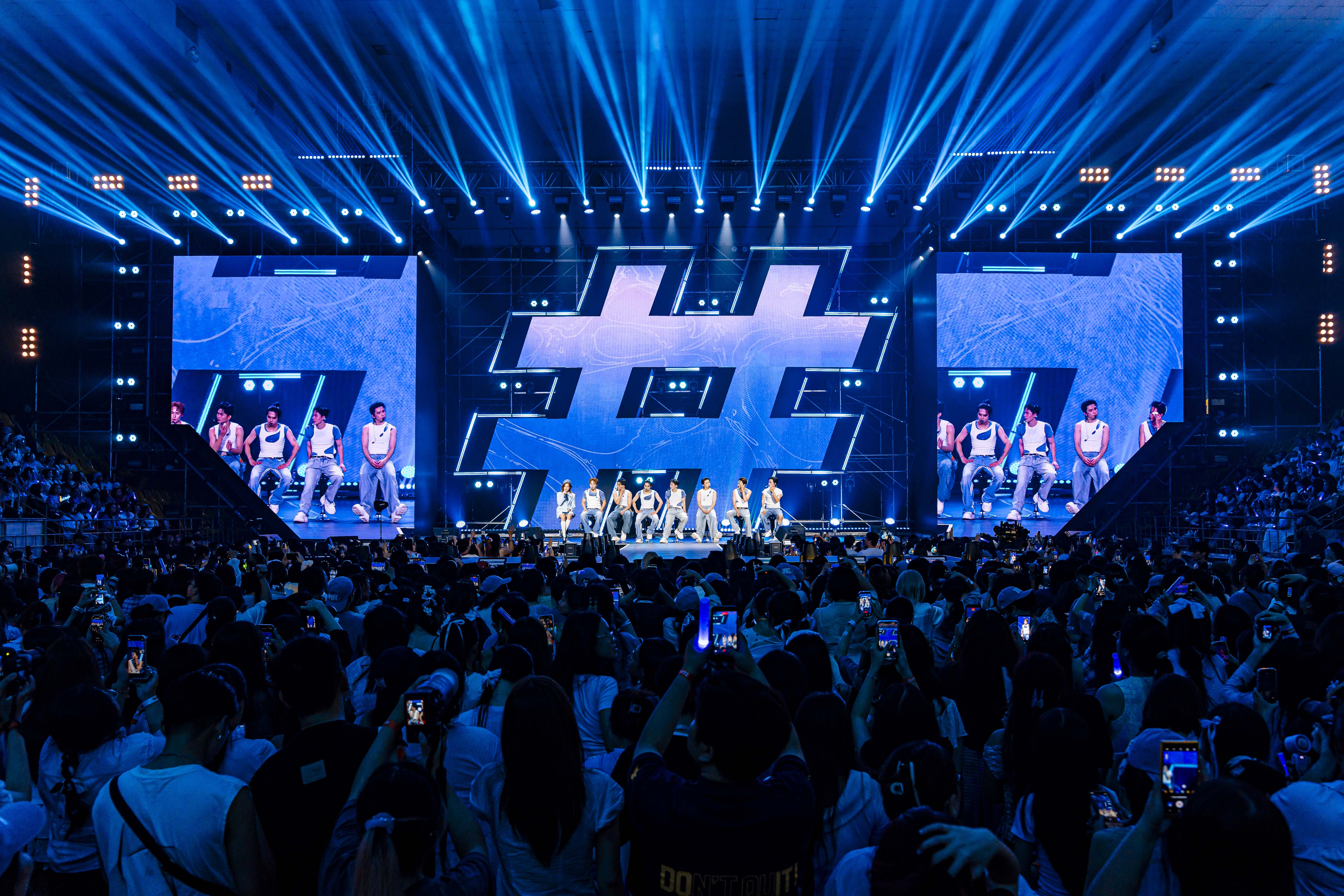 UPRIZE mang loạt ca khúc mới lên sân khấu fan meeting đầu tiên, hé lộ tổ chức concert ở miền Bắc - 3