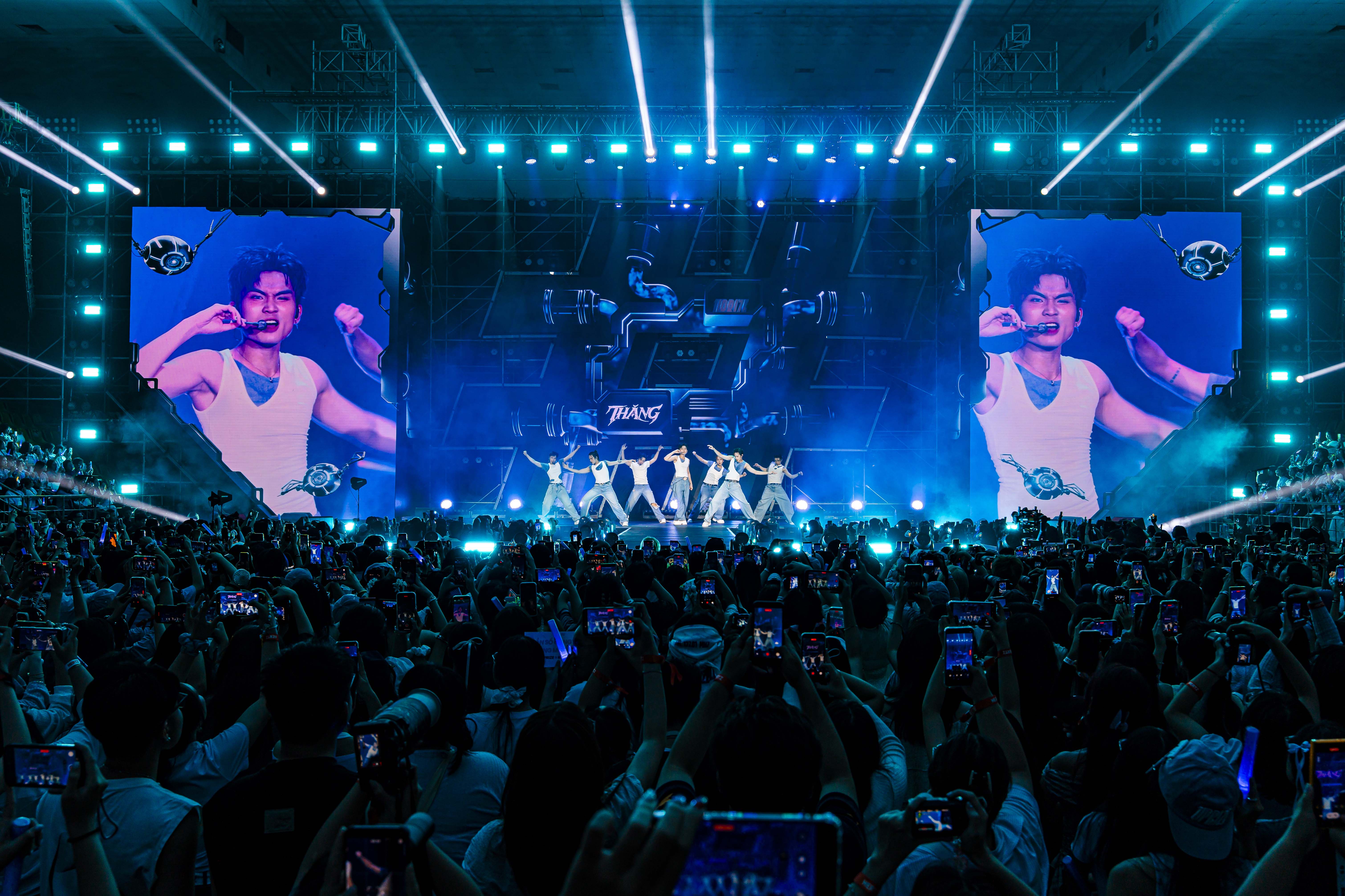 UPRIZE mang loạt ca khúc mới lên sân khấu fan meeting đầu tiên, hé lộ tổ chức concert ở miền Bắc - 2